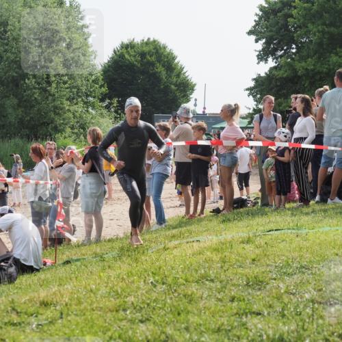 15.06.2025 - 27. Vierlanden-Triathlon KatJ http://msf.ph/oto/8005946 15.06.2025 10:05:07 Schwimmen 412 meine-sportfotos.de