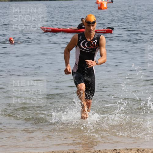 15.06.2025 - 27. Vierlanden-Triathlon Lena Gebhardt http://msf.ph/oto/8005955 15.06.2025 10:03:53 Schwimmen 415, 427, 436, 439, 1398 meine-sportfotos.de