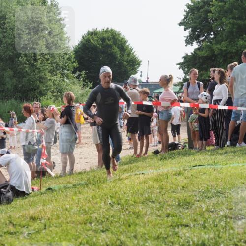 15.06.2025 - 27. Vierlanden-Triathlon KatJ http://msf.ph/oto/8005961 15.06.2025 10:05:07 Schwimmen 412 meine-sportfotos.de