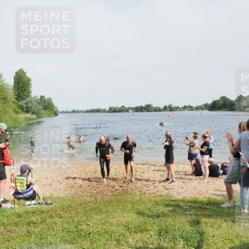 21.06.2025 - 27. Vierlanden-Triathlon MichiJ http://msf.ph/oto/8005964 15.06.2026 10:07:16 Schwimmen 374, 383, 431, 459, 462 meine-sportfotos.de