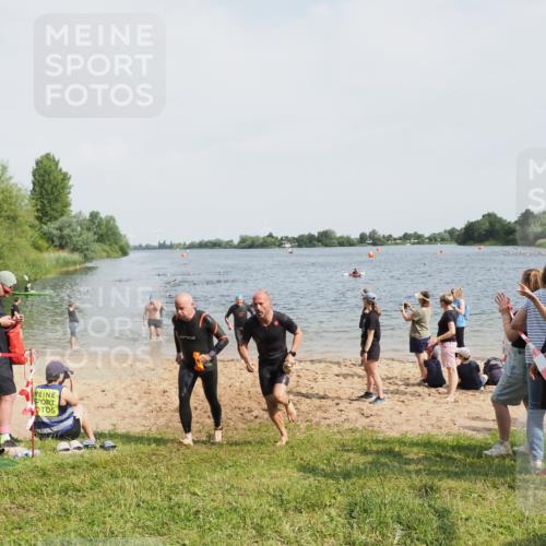 21.06.2025 - 27. Vierlanden-Triathlon MichiJ http://msf.ph/oto/8006010 15.06.2026 10:07:17 Schwimmen 374, 383, 431, 459 meine-sportfotos.de