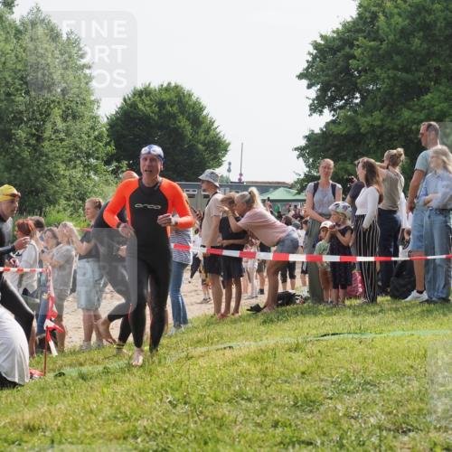15.06.2025 - 27. Vierlanden-Triathlon KatJ http://msf.ph/oto/8006034 15.06.2025 10:05:15 Schwimmen 364, 382, 384, 412, 422 meine-sportfotos.de