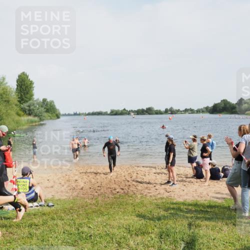 21.06.2025 - 27. Vierlanden-Triathlon MichiJ http://msf.ph/oto/8006039 15.06.2026 10:07:19 Schwimmen 374, 383, 414, 431, 459 meine-sportfotos.de