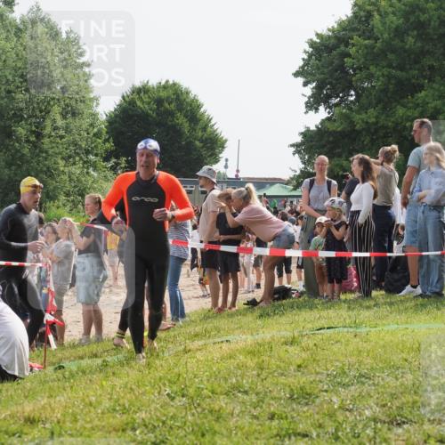 15.06.2025 - 27. Vierlanden-Triathlon KatJ http://msf.ph/oto/8006044 15.06.2025 10:05:16 Schwimmen 364, 382, 384, 412, 422 meine-sportfotos.de