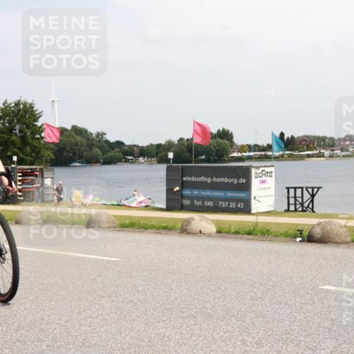 21.06.2025 - 27. Vierlanden-Triathlon H.Heesch http://msf.ph/oto/8006049 15.06.2025 11:55:27 Radfahren 835, 920, 960, 962, 982 meine-sportfotos.de