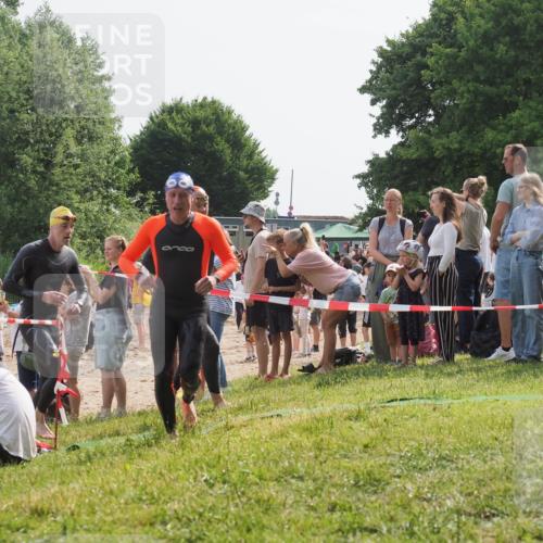 15.06.2025 - 27. Vierlanden-Triathlon KatJ http://msf.ph/oto/8006053 15.06.2025 10:05:16 Schwimmen 364, 382, 384, 412, 422 meine-sportfotos.de