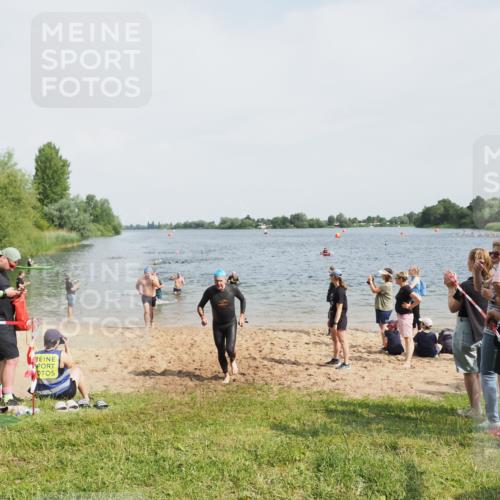 21.06.2025 - 27. Vierlanden-Triathlon MichiJ http://msf.ph/oto/8006055 15.06.2026 10:07:20 Schwimmen 374, 383, 414, 431, 459 meine-sportfotos.de
