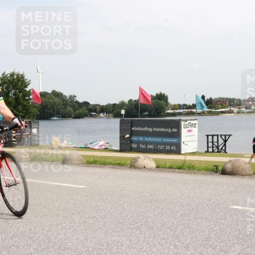 21.06.2025 - 27. Vierlanden-Triathlon H.Heesch http://msf.ph/oto/8006061 15.06.2025 11:55:34 Radfahren 920 meine-sportfotos.de