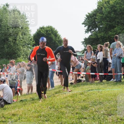 15.06.2025 - 27. Vierlanden-Triathlon KatJ http://msf.ph/oto/8006064 15.06.2025 10:05:16 Schwimmen 364, 382, 384, 412, 422 meine-sportfotos.de