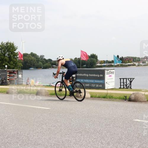 21.06.2025 - 27. Vierlanden-Triathlon H.Heesch http://msf.ph/oto/8006066 15.06.2025 11:55:38 Radfahren 739 meine-sportfotos.de