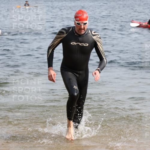 15.06.2025 - 27. Vierlanden-Triathlon Lena Gebhardt http://msf.ph/oto/8006073 15.06.2025 10:04:08 Schwimmen 411, 416, 453, 464 meine-sportfotos.de