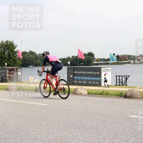 21.06.2025 - 27. Vierlanden-Triathlon H.Heesch http://msf.ph/oto/8006076 15.06.2025 11:55:42 Radfahren 739, 845 meine-sportfotos.de
