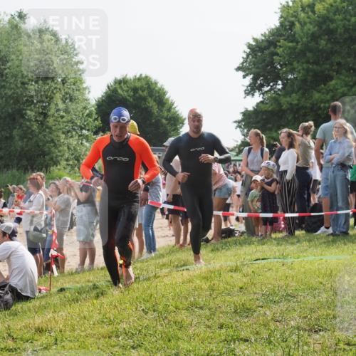 15.06.2025 - 27. Vierlanden-Triathlon KatJ http://msf.ph/oto/8006085 15.06.2025 10:05:16 Schwimmen 364, 382, 384, 412, 422 meine-sportfotos.de