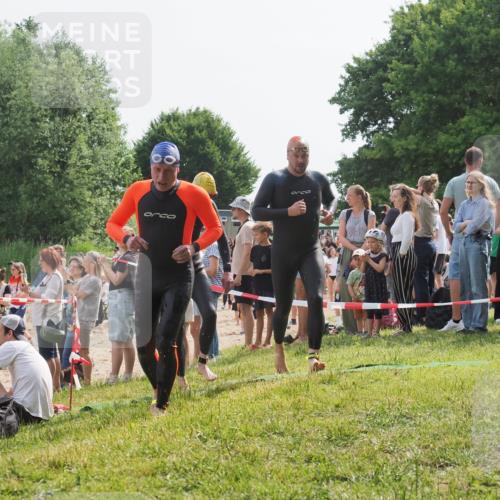 15.06.2025 - 27. Vierlanden-Triathlon KatJ http://msf.ph/oto/8006099 15.06.2025 10:05:17 Schwimmen 364, 382, 384, 402, 412, 422 meine-sportfotos.de