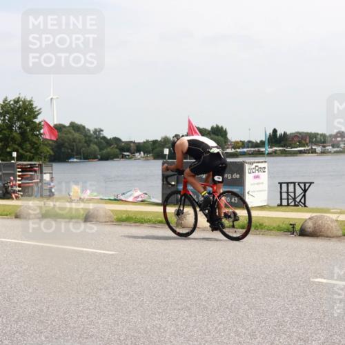 21.06.2025 - 27. Vierlanden-Triathlon H.Heesch http://msf.ph/oto/8006101 15.06.2025 11:55:56 Radfahren 699, 779, 828 meine-sportfotos.de