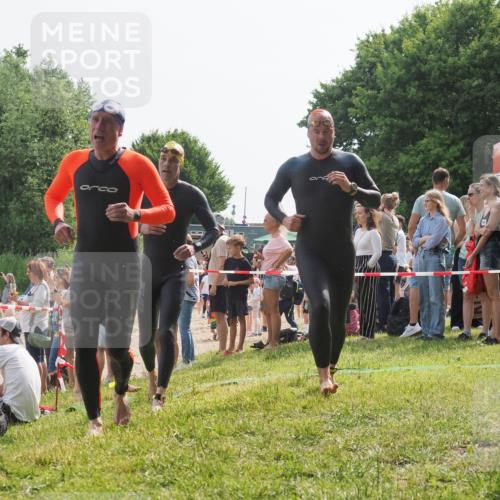 15.06.2025 - 27. Vierlanden-Triathlon KatJ http://msf.ph/oto/8006118 15.06.2025 10:05:18 Schwimmen 364, 382, 384, 393, 402, 422 meine-sportfotos.de