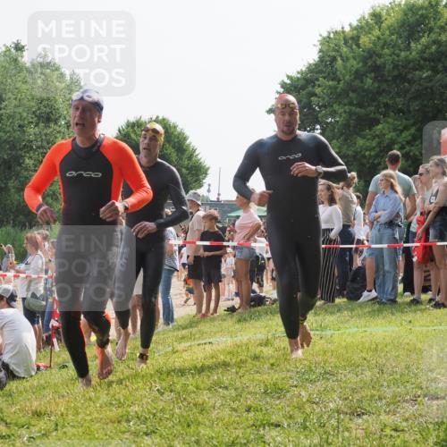 15.06.2025 - 27. Vierlanden-Triathlon KatJ http://msf.ph/oto/8006124 15.06.2025 10:05:18 Schwimmen 364, 382, 384, 393, 402, 422 meine-sportfotos.de
