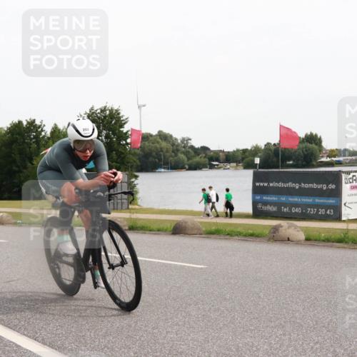15.06.2025 - 27. Vierlanden-Triathlon H.Heesch http://msf.ph/oto/8006128 15.06.2025 10:37:19 Radfahren 135, 202, 337 meine-sportfotos.de
