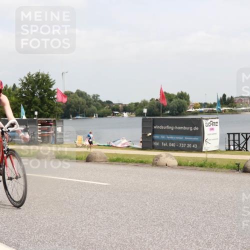 21.06.2025 - 27. Vierlanden-Triathlon H.Heesch http://msf.ph/oto/8006133 15.06.2025 12:05:04 Radfahren 673, 915 meine-sportfotos.de