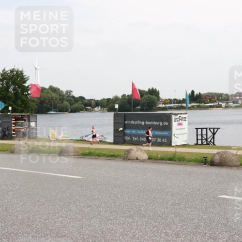 21.06.2025 - 27. Vierlanden-Triathlon H.Heesch http://msf.ph/oto/8006140 15.06.2025 11:56:25 Radfahren 830, 944 meine-sportfotos.de