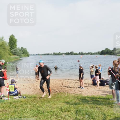 21.06.2025 - 27. Vierlanden-Triathlon MichiJ http://msf.ph/oto/8006145 15.06.2026 10:07:21 Schwimmen 374, 383, 414, 431, 459 meine-sportfotos.de