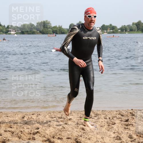 15.06.2025 - 27. Vierlanden-Triathlon Lena Gebhardt http://msf.ph/oto/8006149 15.06.2025 10:04:10 Schwimmen 411, 416, 453, 464 meine-sportfotos.de