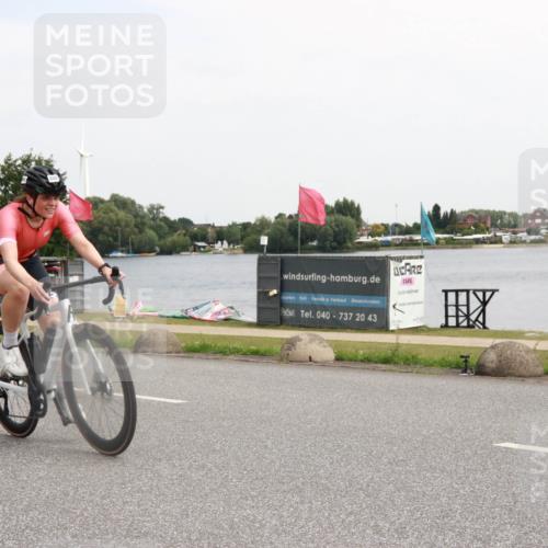 21.06.2025 - 27. Vierlanden-Triathlon H.Heesch http://msf.ph/oto/8006154 15.06.2025 11:56:35 Radfahren 888 meine-sportfotos.de