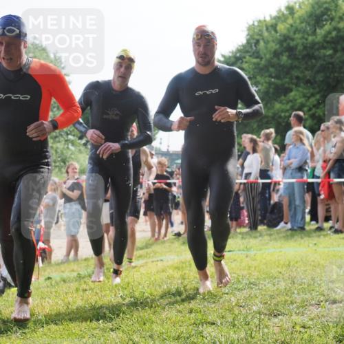 15.06.2025 - 27. Vierlanden-Triathlon KatJ http://msf.ph/oto/8006156 15.06.2025 10:05:19 Schwimmen 364, 382, 384, 393, 402, 422 meine-sportfotos.de