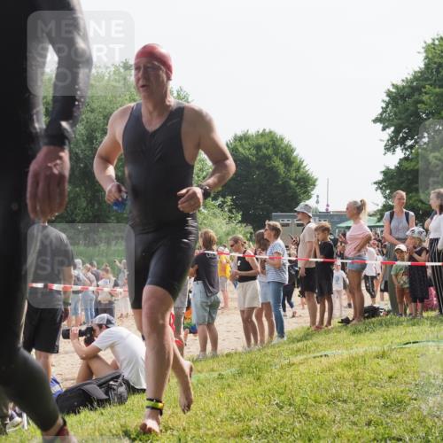 15.06.2025 - 27. Vierlanden-Triathlon KatJ http://msf.ph/oto/8006166 15.06.2025 10:05:21 Schwimmen 364, 382, 384, 393, 402, 422, 456 meine-sportfotos.de