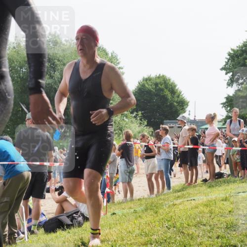 15.06.2025 - 27. Vierlanden-Triathlon KatJ http://msf.ph/oto/8006171 15.06.2025 10:05:21 Schwimmen 364, 382, 384, 393, 402, 422, 456 meine-sportfotos.de
