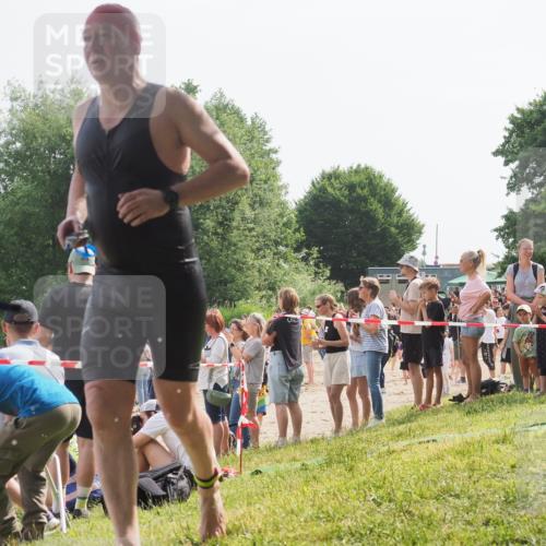 15.06.2025 - 27. Vierlanden-Triathlon KatJ http://msf.ph/oto/8006188 15.06.2025 10:05:21 Schwimmen 364, 382, 384, 393, 402, 422, 456 meine-sportfotos.de