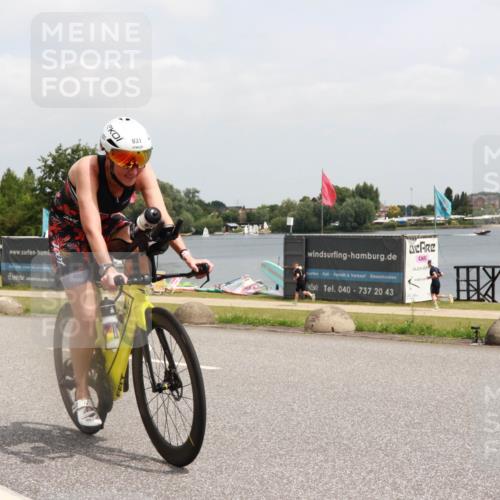 21.06.2025 - 27. Vierlanden-Triathlon H.Heesch http://msf.ph/oto/8006189 15.06.2025 12:05:28 Radfahren 931, 957, 969 meine-sportfotos.de