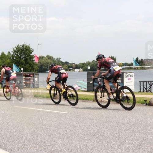 21.06.2025 - 27. Vierlanden-Triathlon H.Heesch http://msf.ph/oto/8006200 15.06.2025 12:05:29 Radfahren 931, 957, 969, 989, 990, 992 meine-sportfotos.de