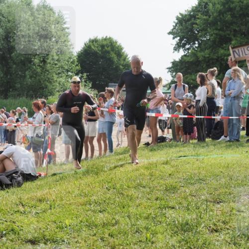 15.06.2025 - 27. Vierlanden-Triathlon KatJ http://msf.ph/oto/8006201 15.06.2025 10:05:24 Schwimmen 364, 382, 384, 393, 402, 409, 422, 456 meine-sportfotos.de