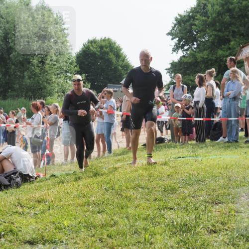 15.06.2025 - 27. Vierlanden-Triathlon KatJ http://msf.ph/oto/8006208 15.06.2025 10:05:24 Schwimmen 364, 382, 384, 393, 402, 409, 422, 456 meine-sportfotos.de