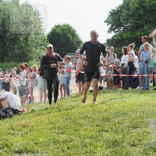 15.06.2025 - 27. Vierlanden-Triathlon KatJ http://msf.ph/oto/8006214 15.06.2025 10:05:25 Schwimmen 364, 382, 384, 393, 402, 409, 456 meine-sportfotos.de