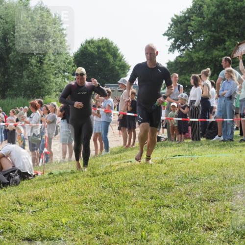 15.06.2025 - 27. Vierlanden-Triathlon KatJ http://msf.ph/oto/8006219 15.06.2025 10:05:25 Schwimmen 364, 382, 384, 393, 402, 409, 456 meine-sportfotos.de