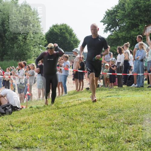 15.06.2025 - 27. Vierlanden-Triathlon KatJ http://msf.ph/oto/8006224 15.06.2025 10:05:25 Schwimmen 364, 382, 384, 393, 402, 409, 456 meine-sportfotos.de
