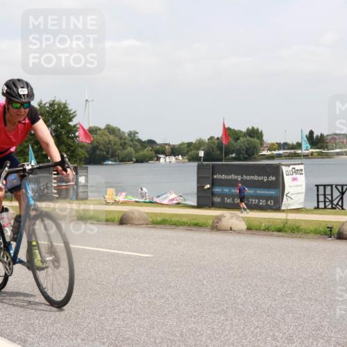 21.06.2025 - 27. Vierlanden-Triathlon H.Heesch http://msf.ph/oto/8006230 15.06.2025 12:05:43 Radfahren 251, 891, 940 meine-sportfotos.de