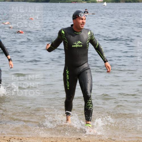 15.06.2025 - 27. Vierlanden-Triathlon Lena Gebhardt http://msf.ph/oto/8006247 15.06.2025 10:04:13 Schwimmen 411, 416, 426, 453, 464 meine-sportfotos.de