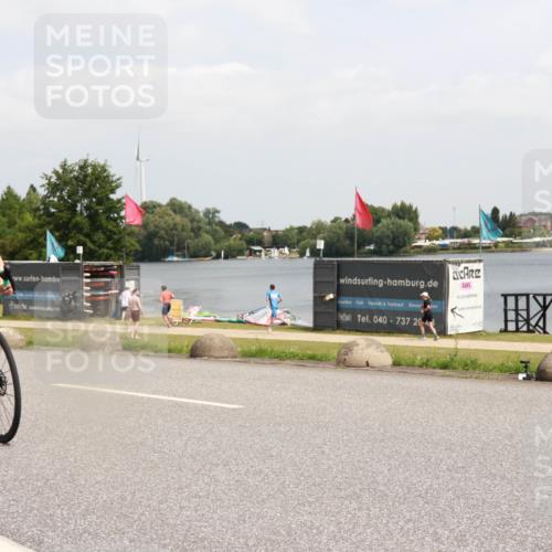 21.06.2025 - 27. Vierlanden-Triathlon H.Heesch http://msf.ph/oto/8006250 15.06.2025 12:06:05 Radfahren 207 meine-sportfotos.de
