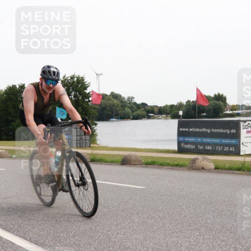 15.06.2025 - 27. Vierlanden-Triathlon H.Heesch http://msf.ph/oto/8006257 15.06.2025 10:38:09 Radfahren 286, 323 meine-sportfotos.de