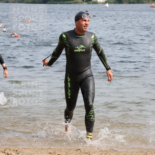 15.06.2025 - 27. Vierlanden-Triathlon Lena Gebhardt http://msf.ph/oto/8006262 15.06.2025 10:04:13 Schwimmen 411, 416, 426, 453, 464 meine-sportfotos.de