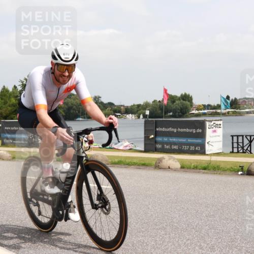 21.06.2025 - 27. Vierlanden-Triathlon H.Heesch http://msf.ph/oto/8006266 15.06.2025 12:06:09 Radfahren 207, 676 meine-sportfotos.de