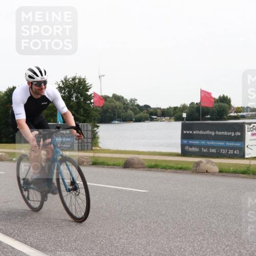 15.06.2025 - 27. Vierlanden-Triathlon H.Heesch http://msf.ph/oto/8006293 15.06.2025 10:38:18 Radfahren 320 meine-sportfotos.de