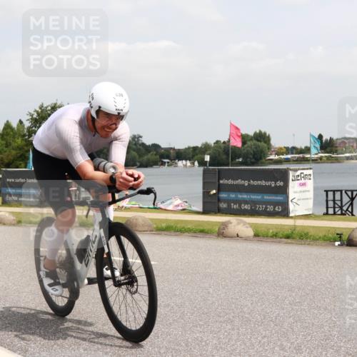 21.06.2025 - 27. Vierlanden-Triathlon H.Heesch http://msf.ph/oto/8006295 15.06.2025 12:06:21 Radfahren 639, 770, 890, 914 meine-sportfotos.de
