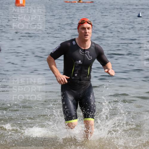 15.06.2025 - 27. Vierlanden-Triathlon Lena Gebhardt http://msf.ph/oto/8006301 15.06.2025 10:04:16 Schwimmen 411, 416, 426, 453, 464 meine-sportfotos.de