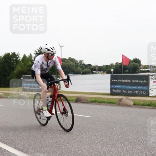 15.06.2025 - 27. Vierlanden-Triathlon H.Heesch http://msf.ph/oto/8006340 15.06.2025 10:38:27 Radfahren 7, 13, 88, 154, 218, 258 meine-sportfotos.de