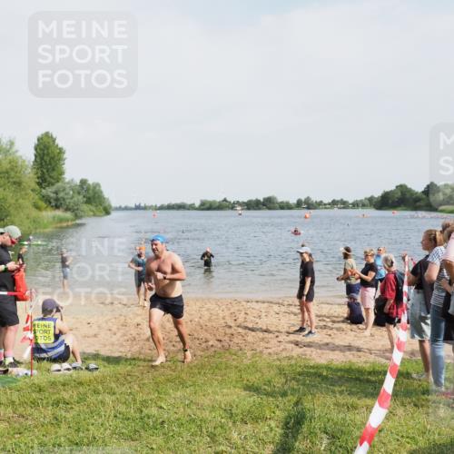 21.06.2025 - 27. Vierlanden-Triathlon MichiJ http://msf.ph/oto/8006344 15.06.2026 10:07:24 Schwimmen 374, 383, 391, 414, 431, 459 meine-sportfotos.de