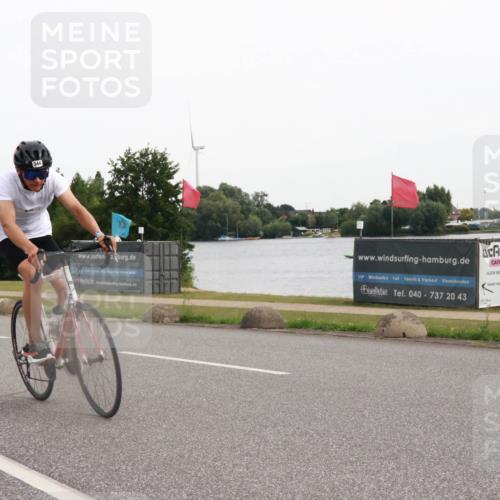 15.06.2025 - 27. Vierlanden-Triathlon H.Heesch http://msf.ph/oto/8006361 15.06.2025 10:38:35 Radfahren 13, 343, 344 meine-sportfotos.de